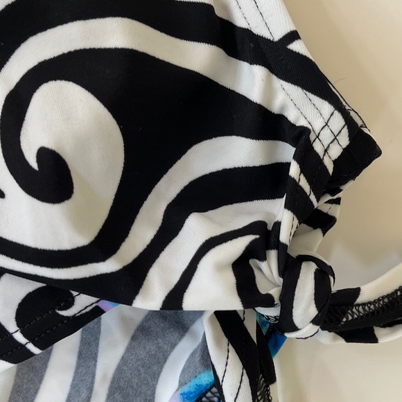 Gottex Two Piece Halter Swimsuit, Size 16 - Picture 7 of 13